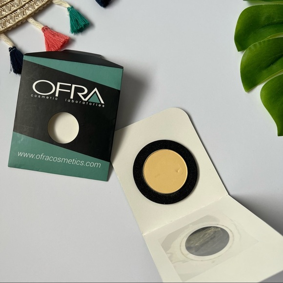 Ofra Cosmetics Banana Highlighting Powder - Picture 3 of 4